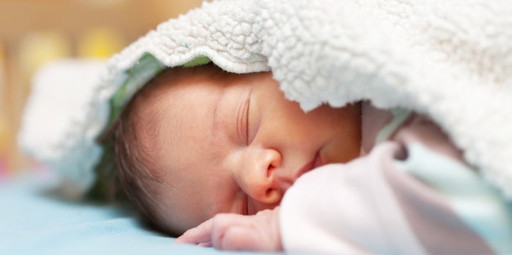 Bolehkah Bayi Baru Lahir Tidur dengan Posisi Tengkurap?