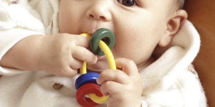 Penemuan Bahan Kimia Berbahaya Pada Teether Si Kecil