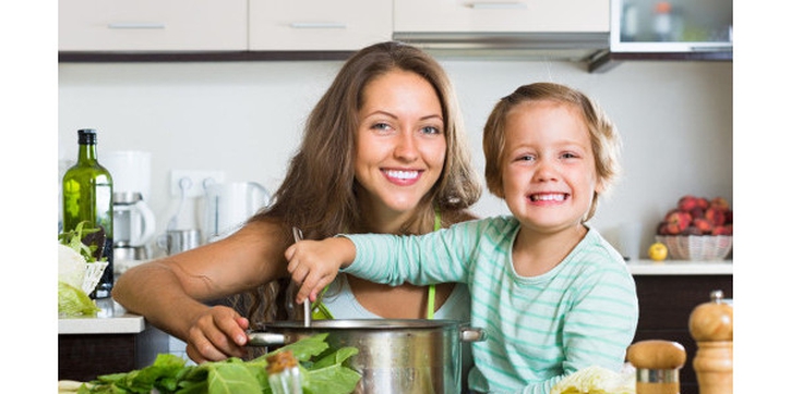 Apa Yang Bisa Anak Lakukan Saat Membantu Anda Memasak?