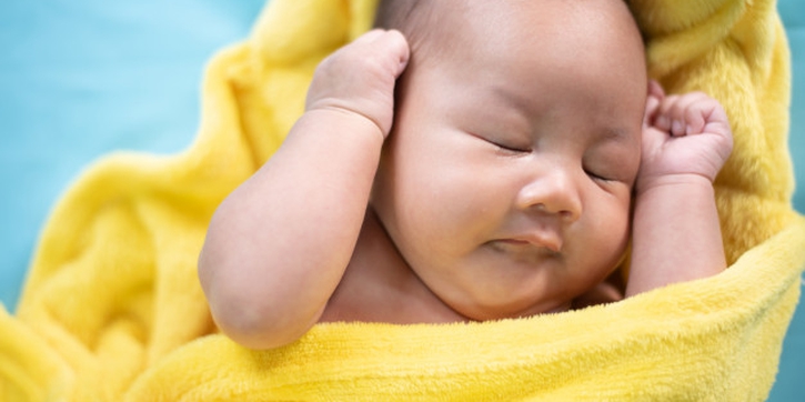 Moms, Jangan Bersihkan Tali Pusat Bayi dengan Alkohol!