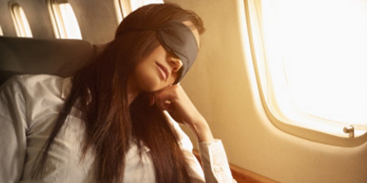 Tips Tidur Nyenyak di Pesawat