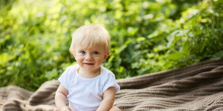 Mengatasi Bayi agar bisa Duduk Sendiri