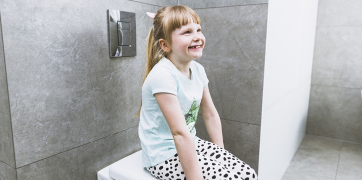 8 Tips Menggunakan Toilet Umum saat Bersama Anak