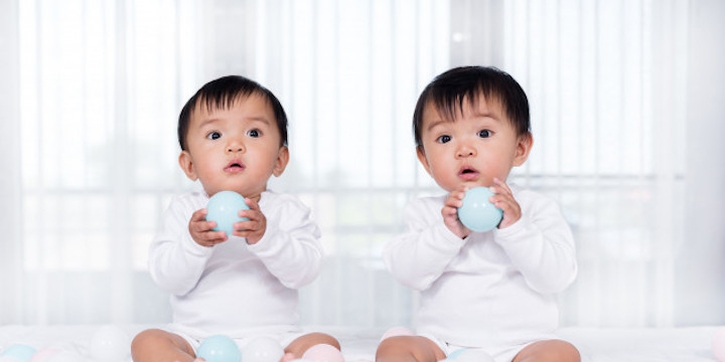 Inspirasi Nama Bayi Kembar dari Anak-anak Selebriti