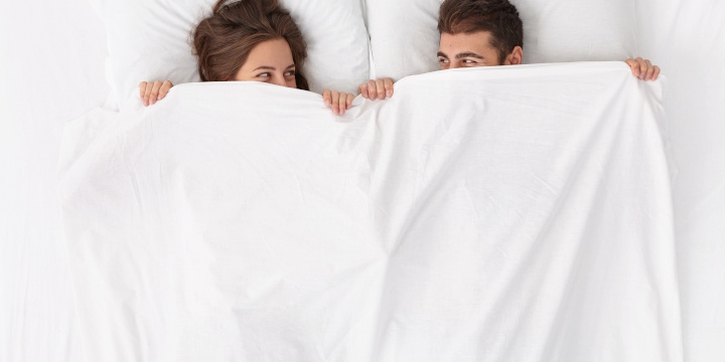 Anak Memergoki Orang Tua Berhubungan Intim, Mesti Bagaimana?