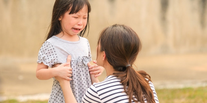 Anak Suka Mendramatisasi? Ini Cara Mengatasinya, Moms