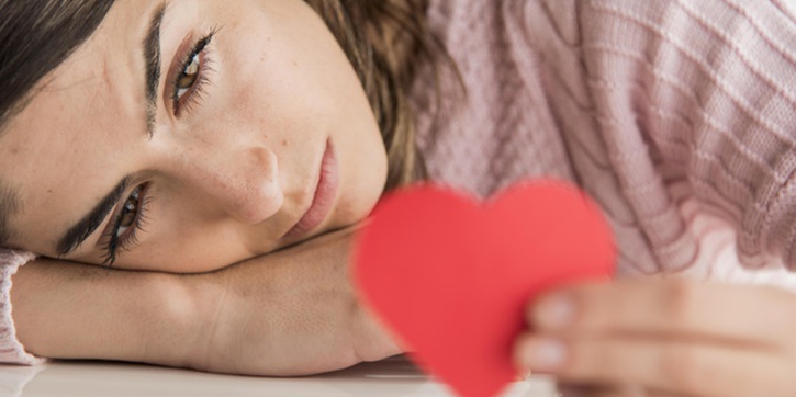 Kenali 5 Tanda Love Bombing dan Bahayanya bagi Pernikahan