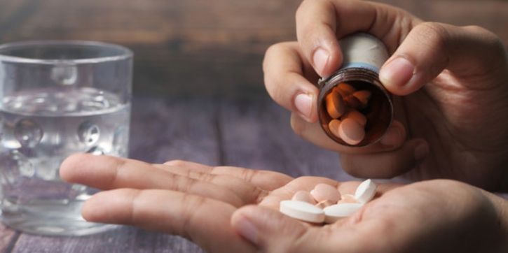5 Makanan yang Tidak Boleh Dikonsumsi Bersamaan dengan Obat