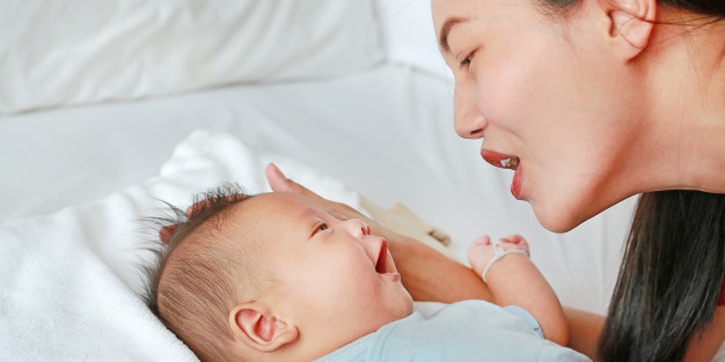 Tahapan Perkembangan Bicara Bayi Sesuai Usia