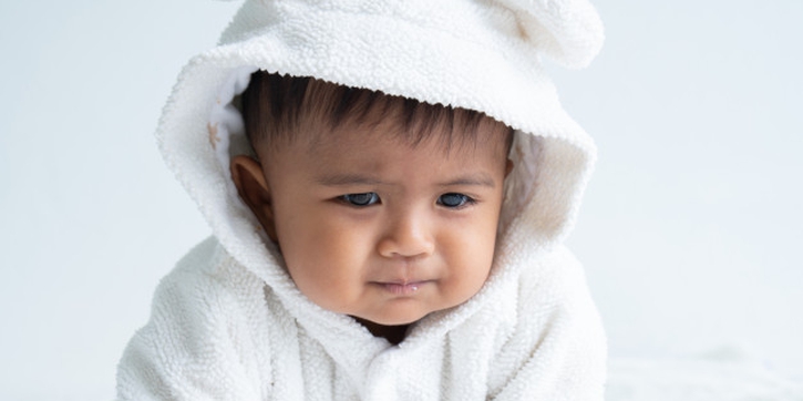 Ini Penanganan Terbaik saat Bayi Mengalami Konstipasi