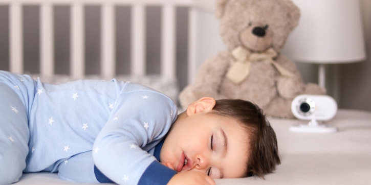 White Noise agar Bayi Tidur Nyenyak, Aman atau Tidak?