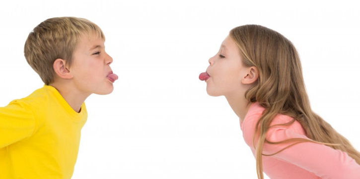 5 Cara Mengatasi Persaingan antara Kakak dan Adik