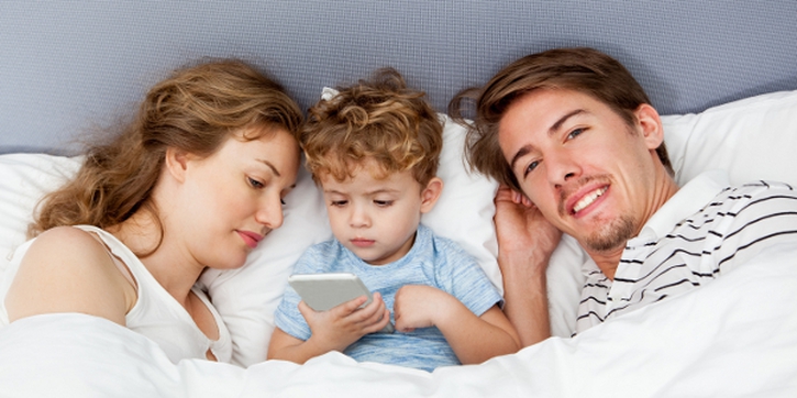 Gadget Bisa Sebabkan Anak Lambat Bicara, Ini Solusinya