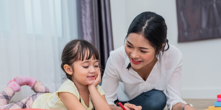 3 Cara Seru Kenalkan Alfabet pada Anak