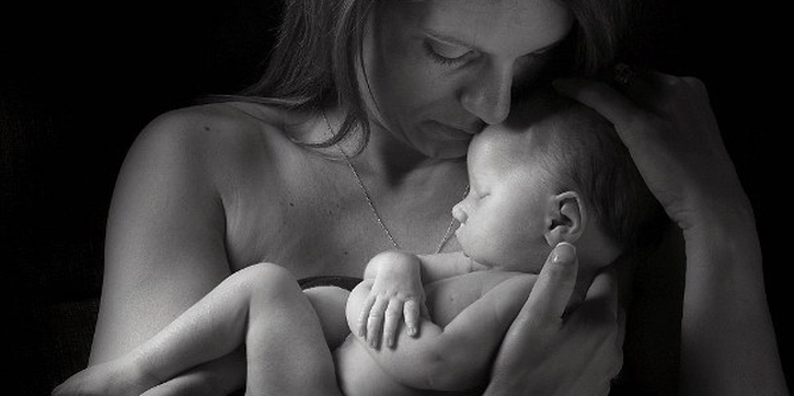 Foto Kenangan Bersama Bayi