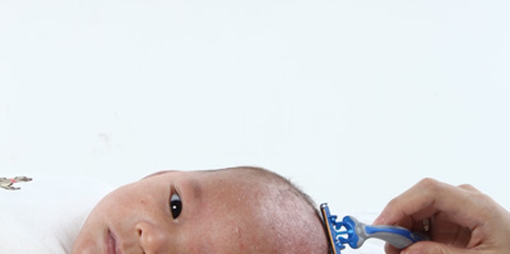 5 Langkah Mencukur Bayi