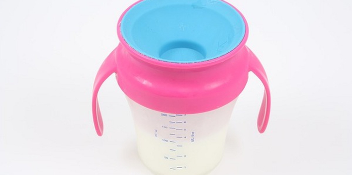Balita Minum Vodka dari Sippy Cup