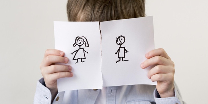 5 Pertanyaan yang Menghantui Anak saat Orang Tua Bercerai
