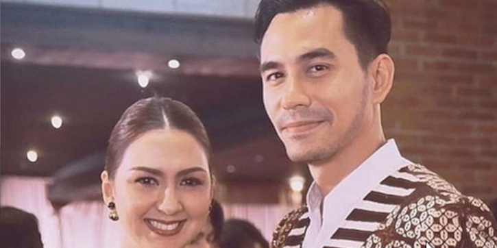 Gaya Selebriti Tanah Air Merayakan Hari Batik Nasional