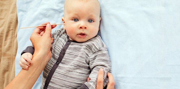 Moms, Kenali Gejala Otitis Media pada Anak