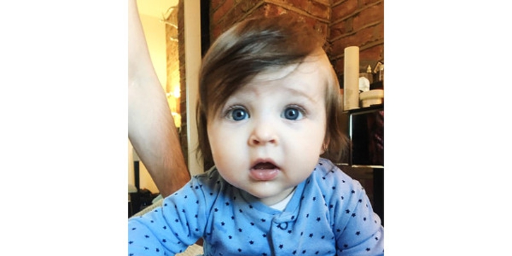 Bayi Enam Bulan Ini Punya Rambut Tebal, Kok Bisa?