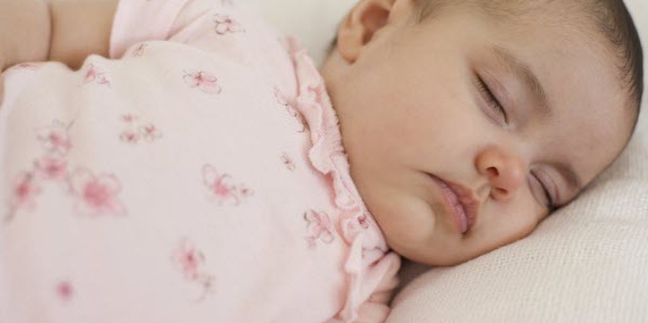 Bantal Memengaruhi Tumbuh-Kembang Si Kecil?