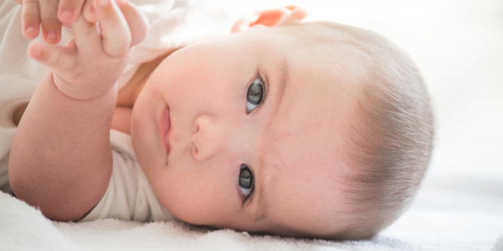 Kenapa Bayi Suka Menggosok Mata? Ini 5 Alasannya