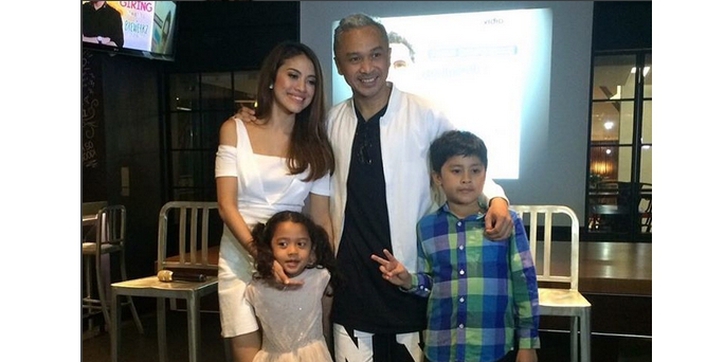 Giring 'Nidji' Berbagi Cerita Liburan bersama Keluarga  di Jepang