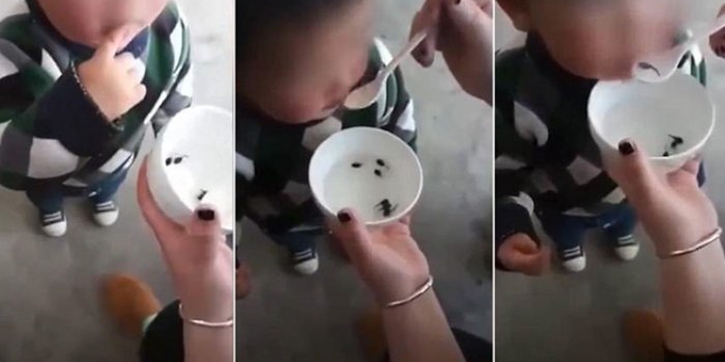 Viral, Balita Diberi Makan Kecebong Hidup Oleh Ibunya