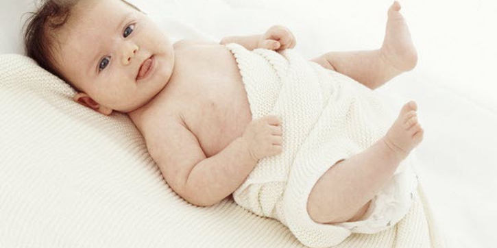 Bayi Belajar Bicara dengan Meniru Orang di Sekitarnya