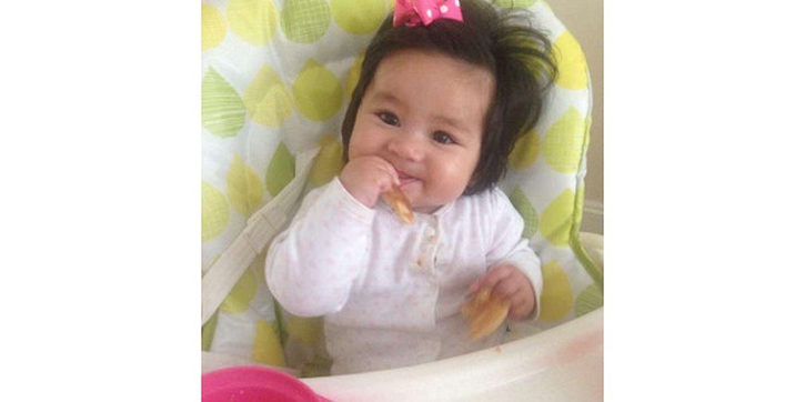 Bayi Perempuan Ini Punya Rambut Tebal Seperti Wig!