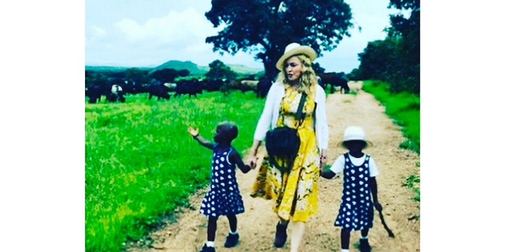 Akhirnya Madonna Berhasil Mengadopsi Anak Kembar