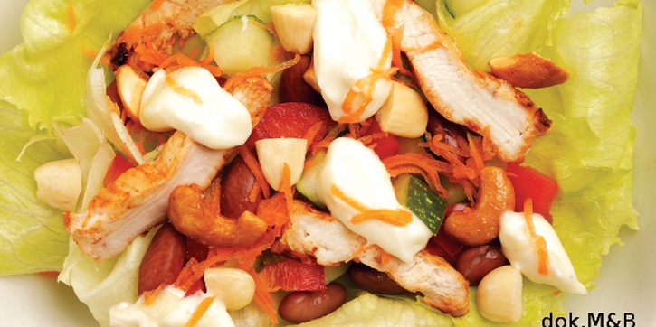 Fresh Salad with Nuts
