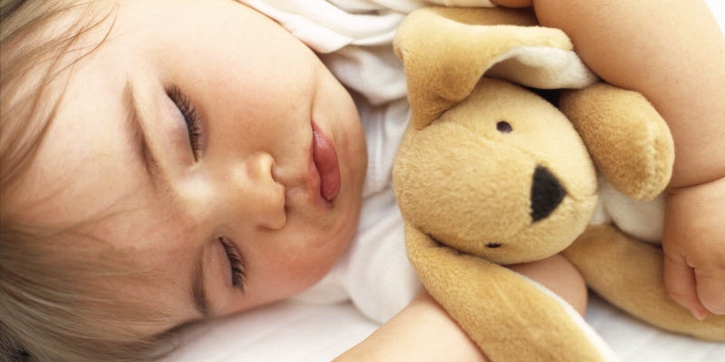 Anak Tidur Terlalu Malam? Ini Solusinya