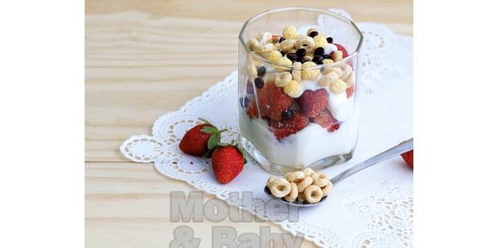 Yoghurt Parfait & Strawberry 