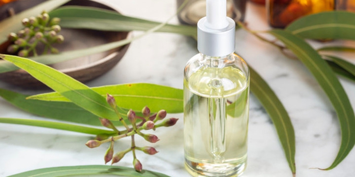 Moms, Ini Perbedaan Minyak Telon dan Minyak Kayu Putih