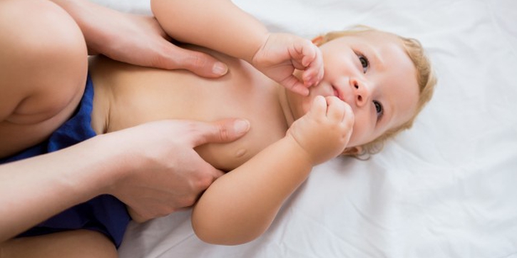 Manfaat Fisik dan Emosional Pijat Bayi
