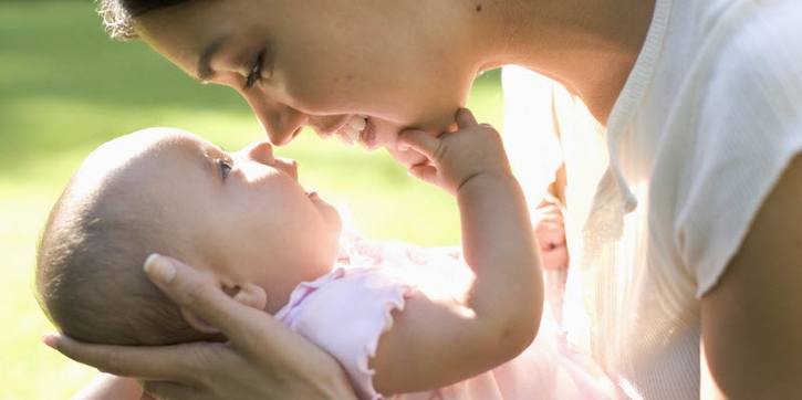Cara Sosialisasi Bayi 0-3 Bulan