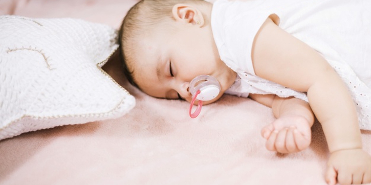 Cara Sederhana Agar Bayi Tidur Sendiri