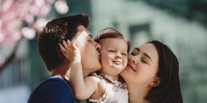 Yang Harus Dipertimbangkan saat Mengadopsi Anak