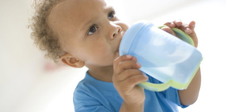 Tips agar Si Kecil Banyak Minum Air Putih