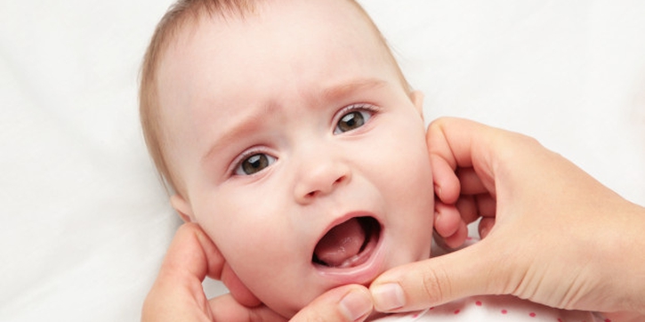 Bayi Lahir Sudah Punya Gigi, Perlukah Dikhawatirkan?