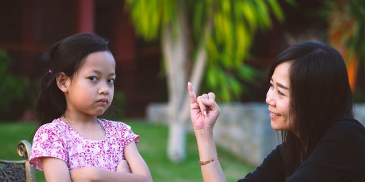 Jangan Malu Meminta Maaf pada Anak, Ini Alasannya Moms!