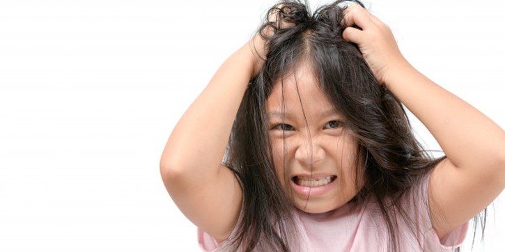 Cara Aman & Tepat untuk Mengatasi Ketombe pada Anak