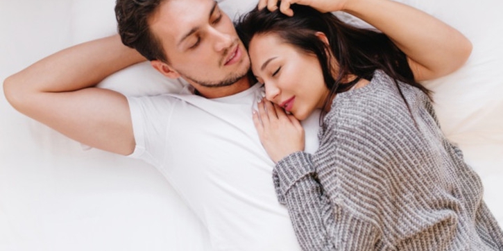 5 Tanda Suami yang Jago Bercinta dan Puaskan Pasangannya