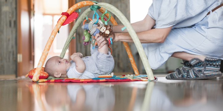 8 Rekomendasi Mainan untuk Bayi usia 5 Bulan