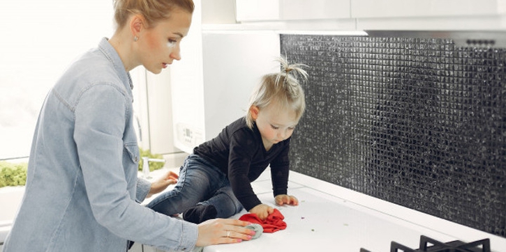 Moms, Ini Tugas Rumah yang Bisa Dilakukan Anak Usia 2-3 Tahun