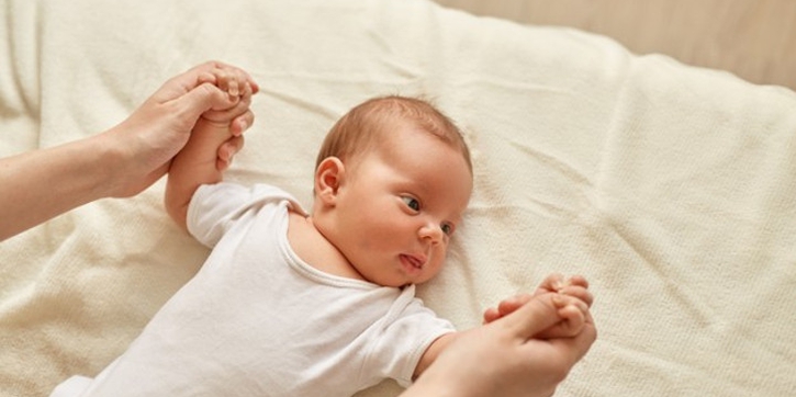Karotenemia pada Bayi, Sebabkan Warna Kulit Bayi Kuning
