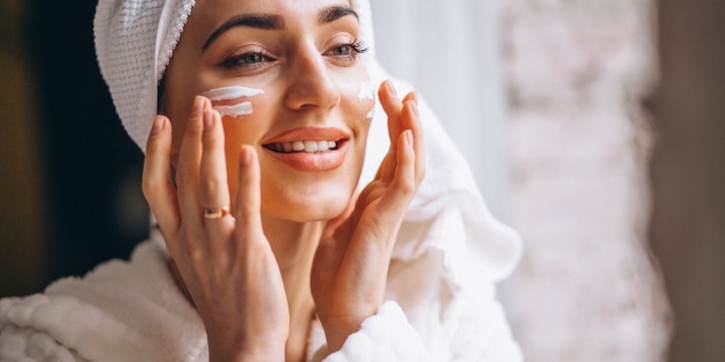 8 Rekomendasi Eye Cream Ampuh untuk Mata Keriput dan Gelap