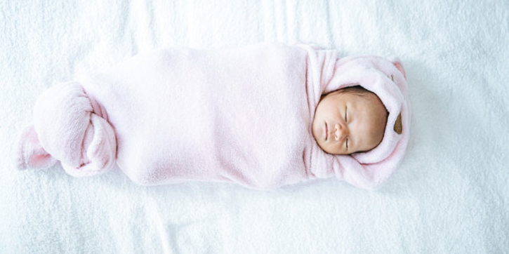 Langkah-Langkah Membedong Bayi yang Aman dan Nyaman